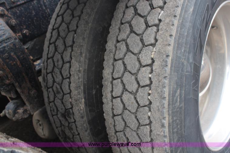 image for item H6711 1997 Peterbilt 379 semi truck