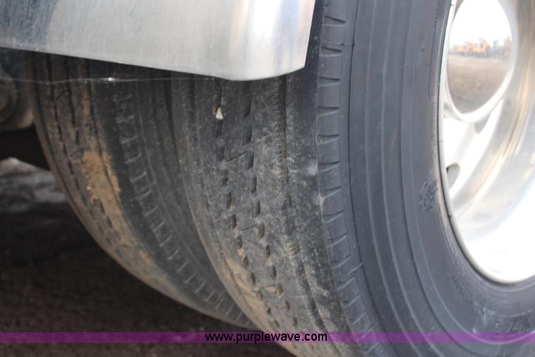 image for item H6711 1997 Peterbilt 379 semi truck