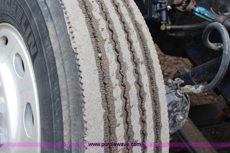 image for item H6711 1997 Peterbilt 379 semi truck