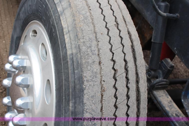 image for item H6711 1997 Peterbilt 379 semi truck