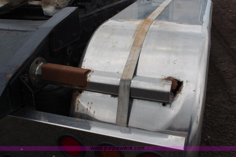 image for item H6711 1997 Peterbilt 379 semi truck