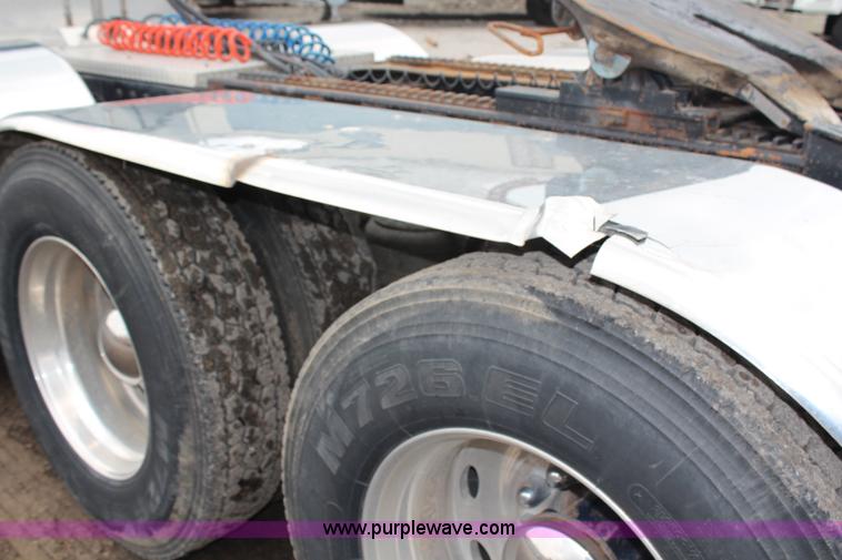 image for item H6711 1997 Peterbilt 379 semi truck