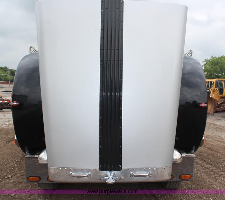 image for item H6711 1997 Peterbilt 379 semi truck