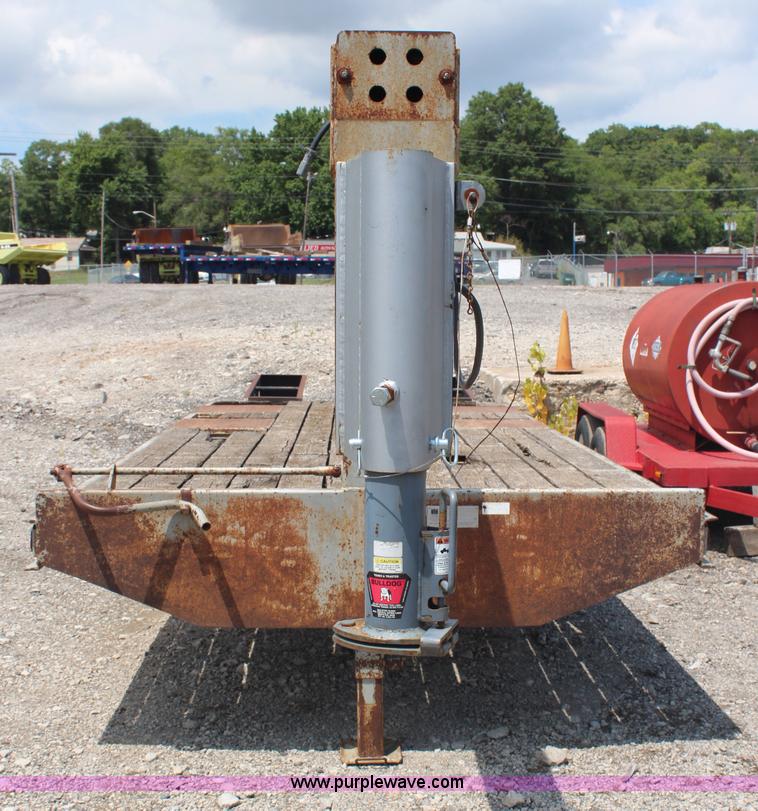 image for item H6718 1999 Trail King double axle gooseneck trailer