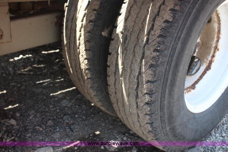 image for item H6718 1999 Trail King double axle gooseneck trailer