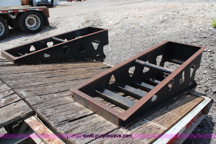 image for item H6718 1999 Trail King double axle gooseneck trailer