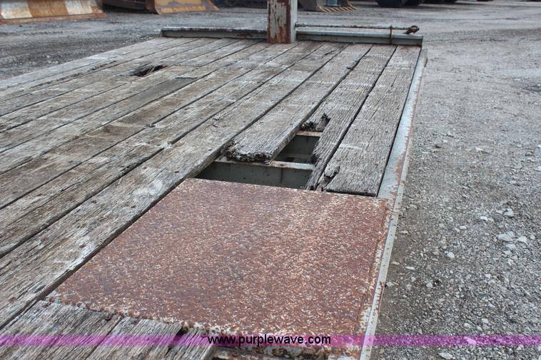 image for item H6718 1999 Trail King double axle gooseneck trailer