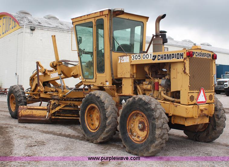 image for item H6720 1989 Champion 720A articulated motor grader