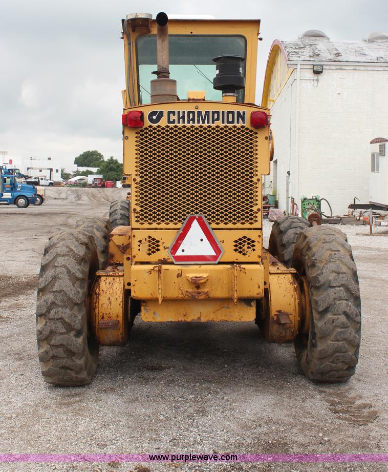 image for item H6720 1989 Champion 720A articulated motor grader