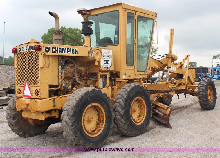 image for item H6720 1989 Champion 720A articulated motor grader