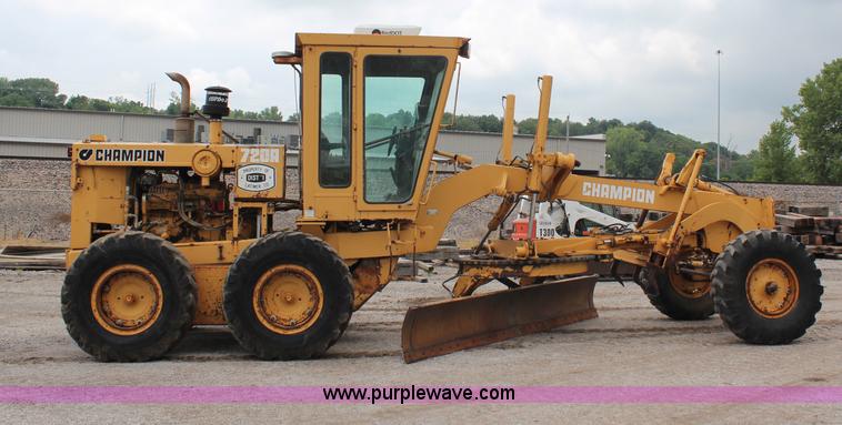 image for item H6720 1989 Champion 720A articulated motor grader