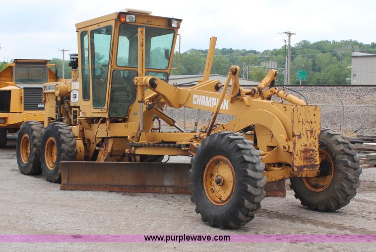 image for item H6720 1989 Champion 720A articulated motor grader