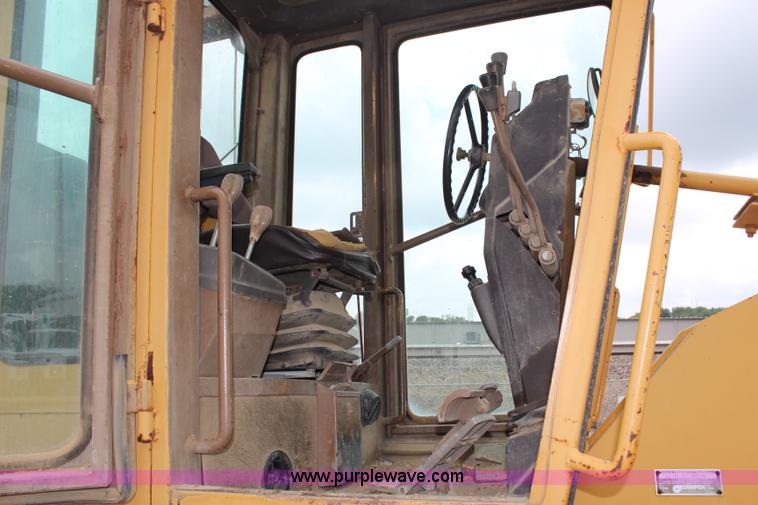 image for item H6720 1989 Champion 720A articulated motor grader