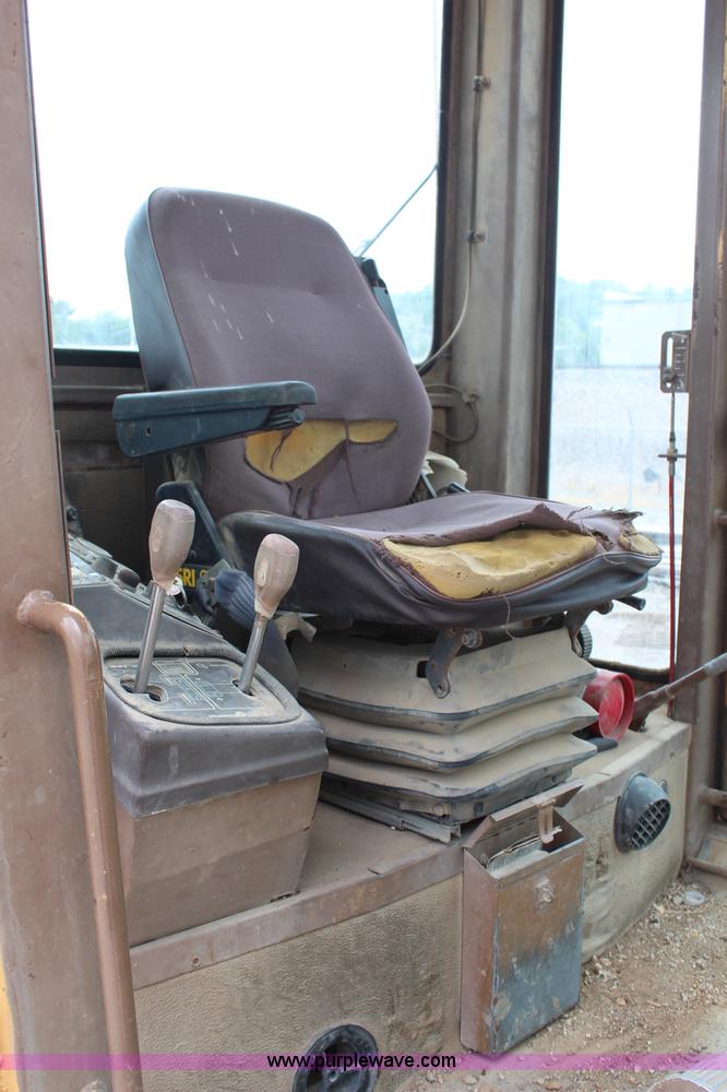 image for item H6720 1989 Champion 720A articulated motor grader