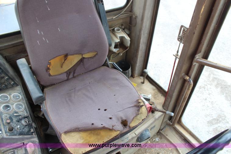 image for item H6720 1989 Champion 720A articulated motor grader