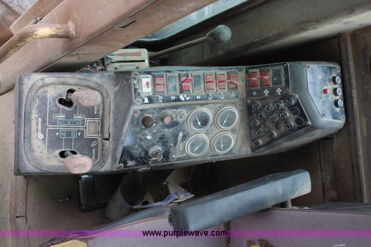 image for item H6720 1989 Champion 720A articulated motor grader