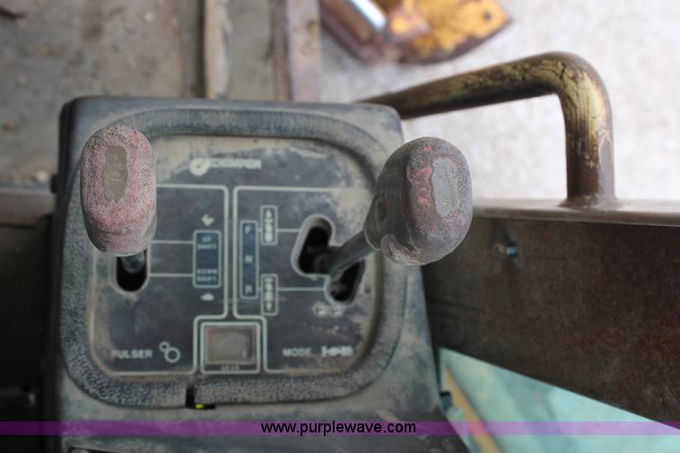 image for item H6720 1989 Champion 720A articulated motor grader