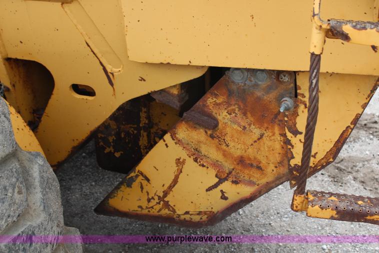 image for item H6720 1989 Champion 720A articulated motor grader