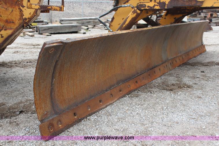 image for item H6720 1989 Champion 720A articulated motor grader