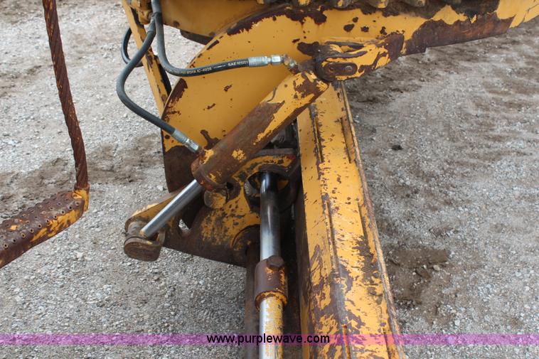 image for item H6720 1989 Champion 720A articulated motor grader