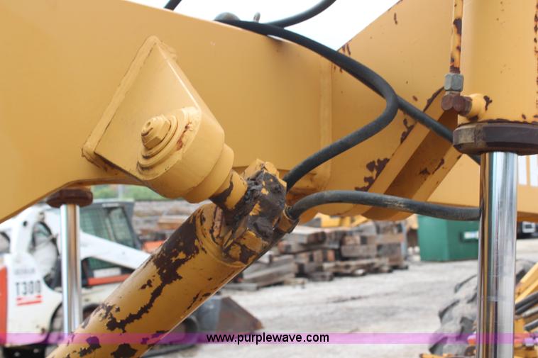image for item H6720 1989 Champion 720A articulated motor grader