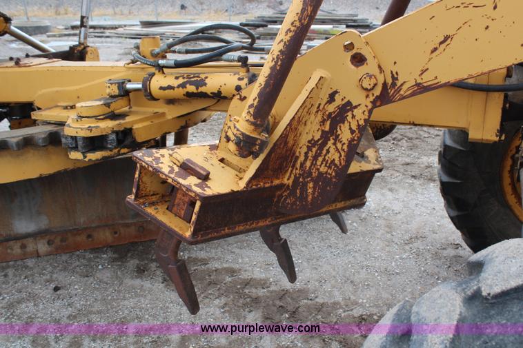image for item H6720 1989 Champion 720A articulated motor grader