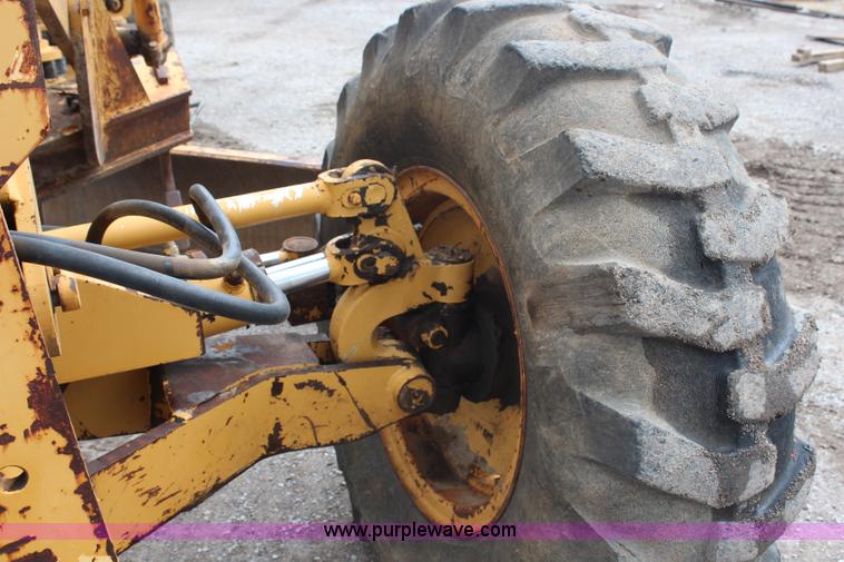 image for item H6720 1989 Champion 720A articulated motor grader