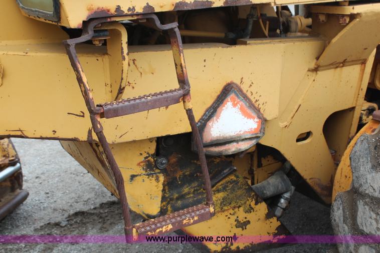 image for item H6720 1989 Champion 720A articulated motor grader