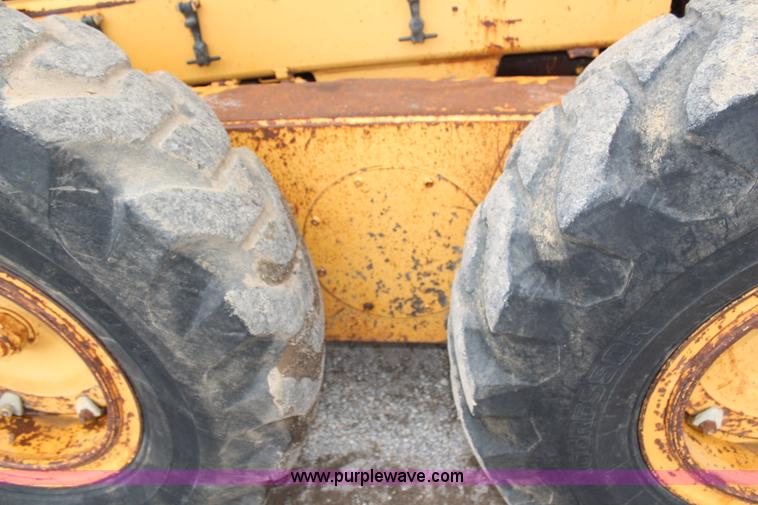 image for item H6720 1989 Champion 720A articulated motor grader