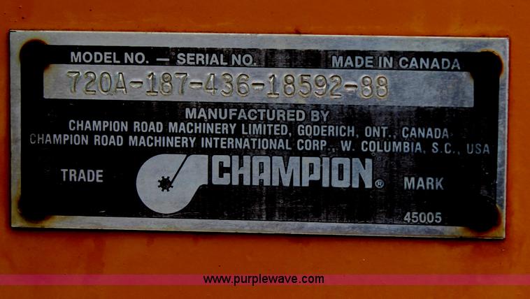 image for item H6720 1989 Champion 720A articulated motor grader
