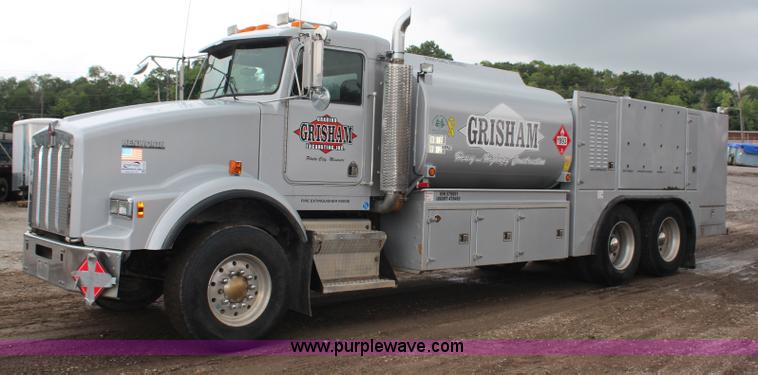 image for item H6722 1992 Kenworth T800 fuel lube truck