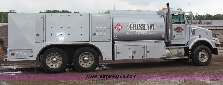 image for item H6722 1992 Kenworth T800 fuel lube truck