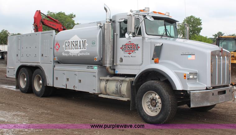 image for item H6722 1992 Kenworth T800 fuel lube truck