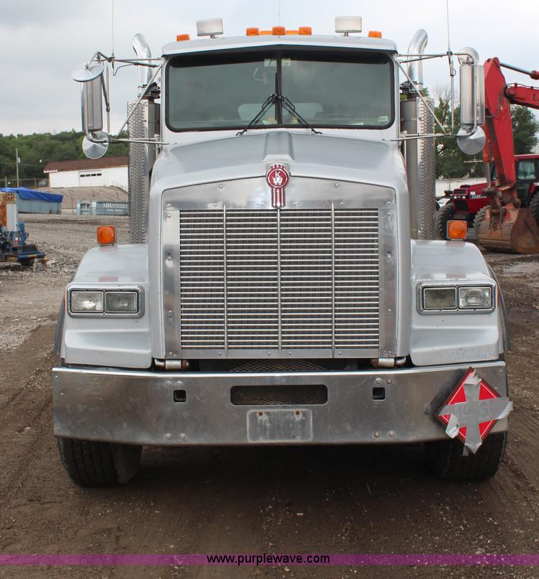 image for item H6722 1992 Kenworth T800 fuel lube truck