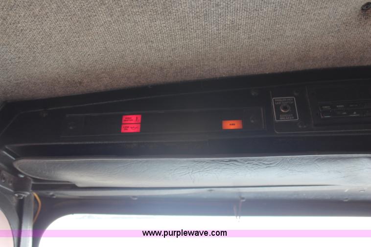 image for item H6722 1992 Kenworth T800 fuel lube truck