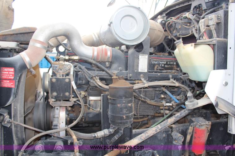 image for item H6722 1992 Kenworth T800 fuel lube truck