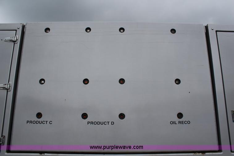 image for item H6722 1992 Kenworth T800 fuel lube truck