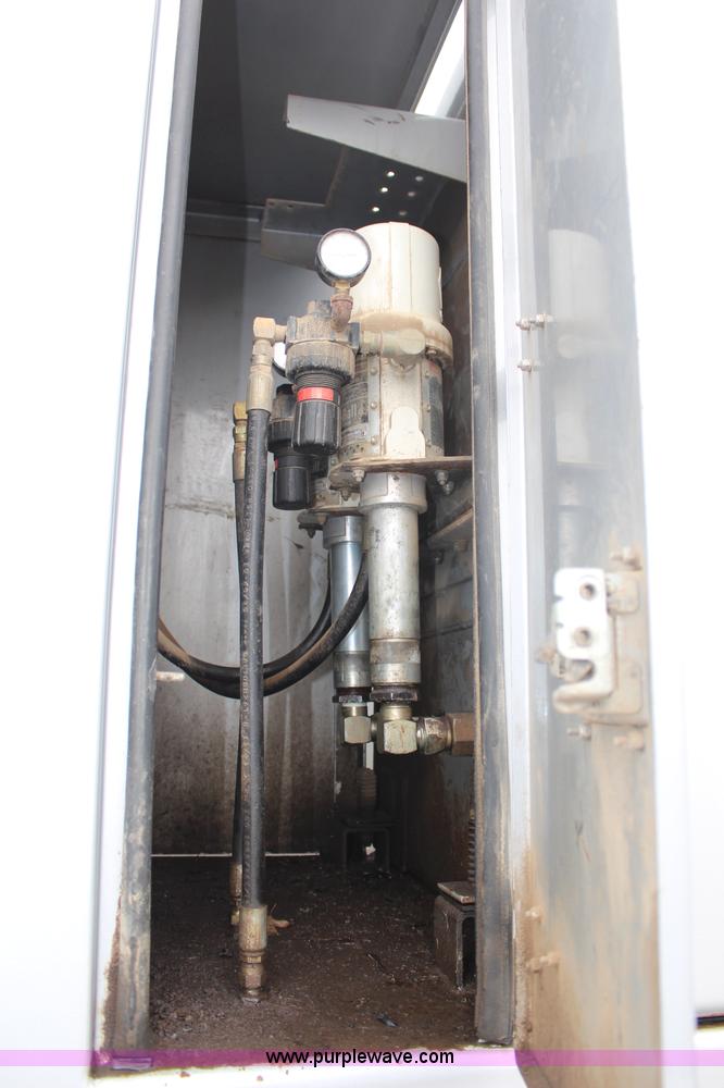 image for item H6722 1992 Kenworth T800 fuel lube truck