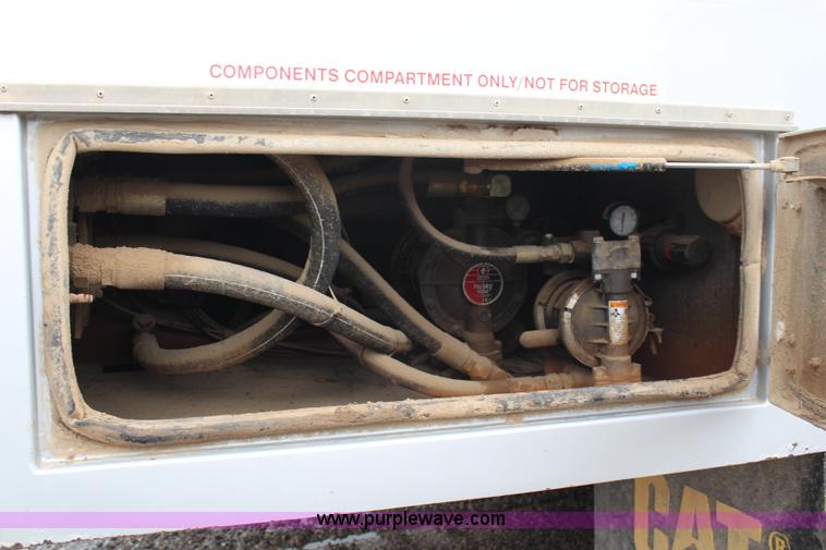 image for item H6722 1992 Kenworth T800 fuel lube truck