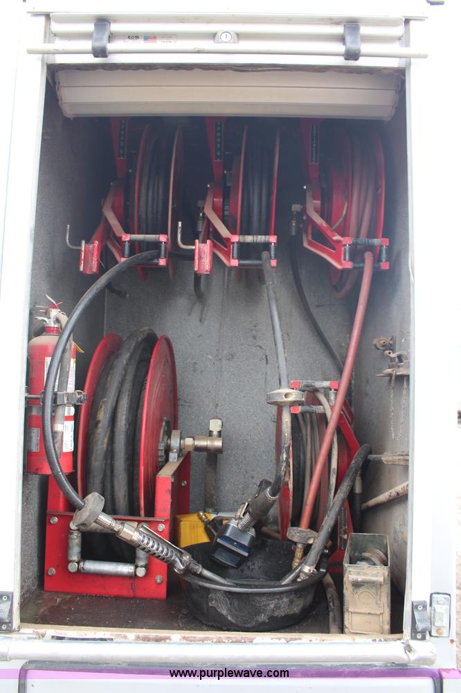 image for item H6722 1992 Kenworth T800 fuel lube truck