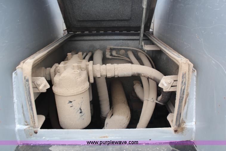 image for item H6722 1992 Kenworth T800 fuel lube truck