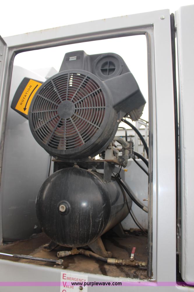 image for item H6722 1992 Kenworth T800 fuel lube truck