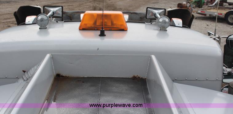 image for item H6722 1992 Kenworth T800 fuel lube truck