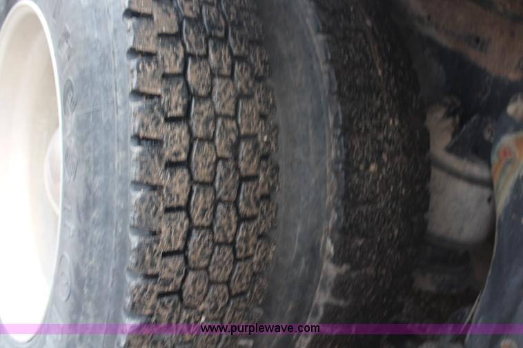 image for item H6722 1992 Kenworth T800 fuel lube truck