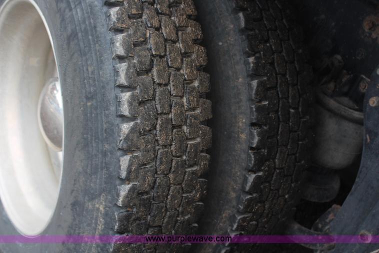 image for item H6722 1992 Kenworth T800 fuel lube truck