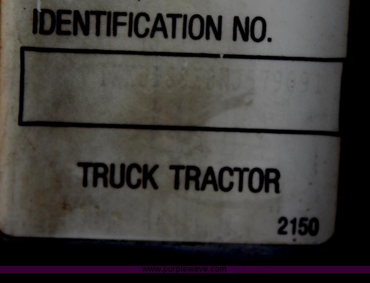 image for item H6722 1992 Kenworth T800 fuel lube truck