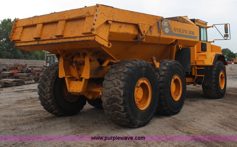 image for item H6723 1995 Volvo BMA35 articulated haul truck