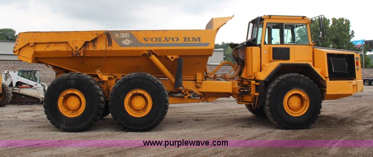 image for item H6723 1995 Volvo BMA35 articulated haul truck