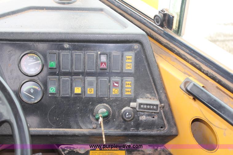 image for item H6723 1995 Volvo BMA35 articulated haul truck