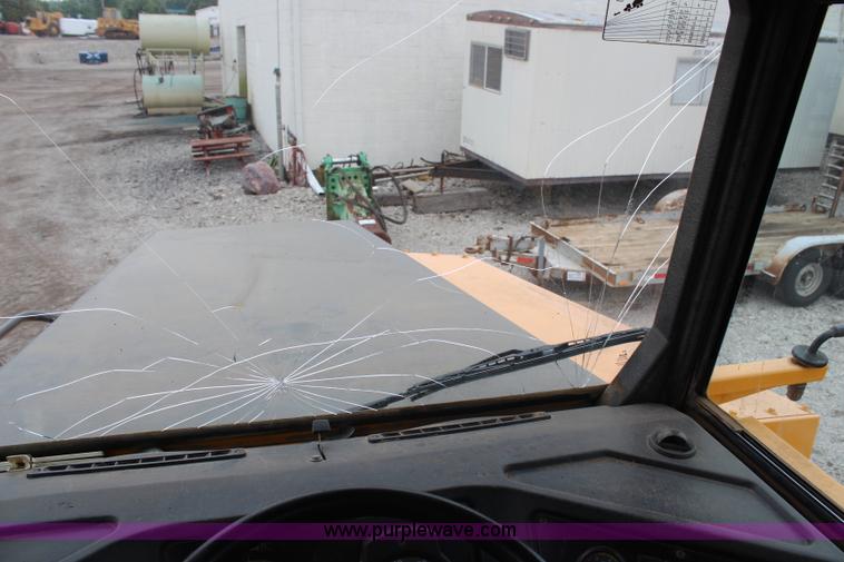 image for item H6723 1995 Volvo BMA35 articulated haul truck